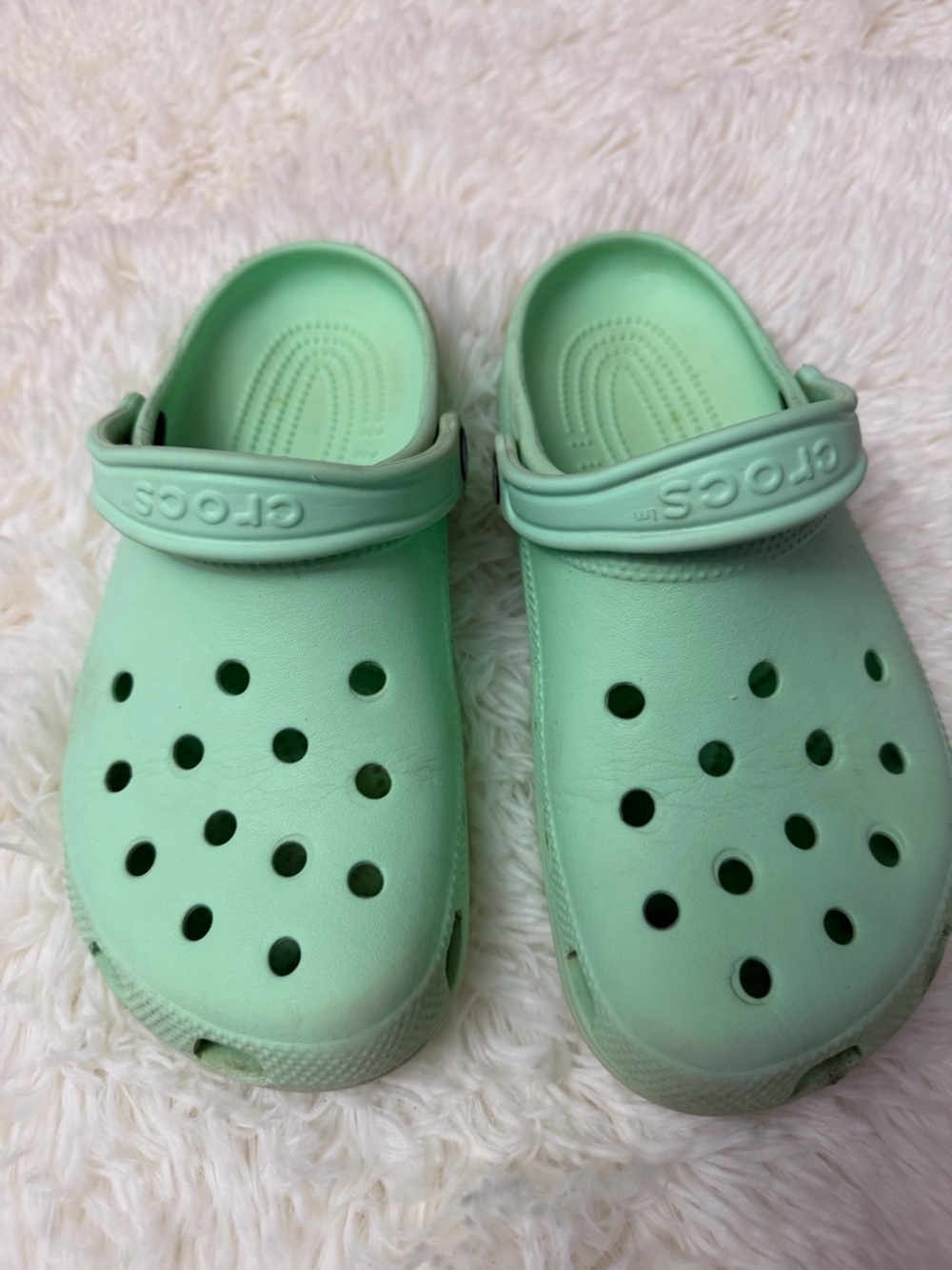 Crocs Classic Clogs Mint Green Women’s 8 Lightweight Comfort Slip On Shoes - Picture 2 of 8